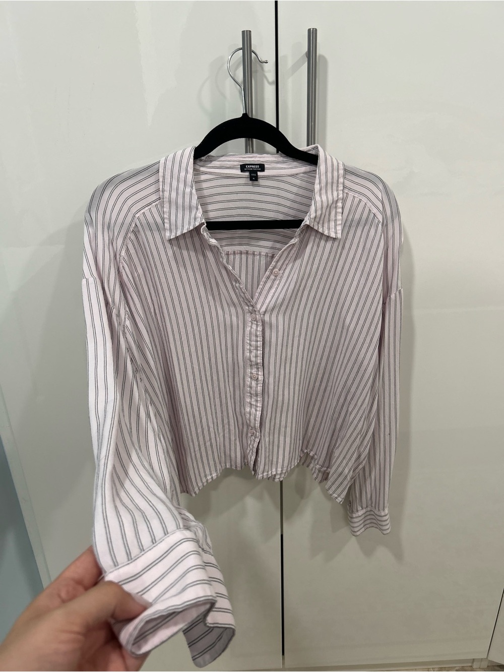 Express Light Pink and White Striped Cropped Button-Up Shirt